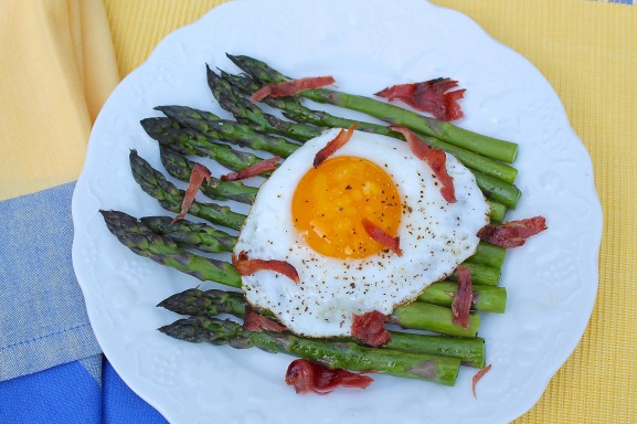 Roasted Asparagus with Egg and Prosciutto