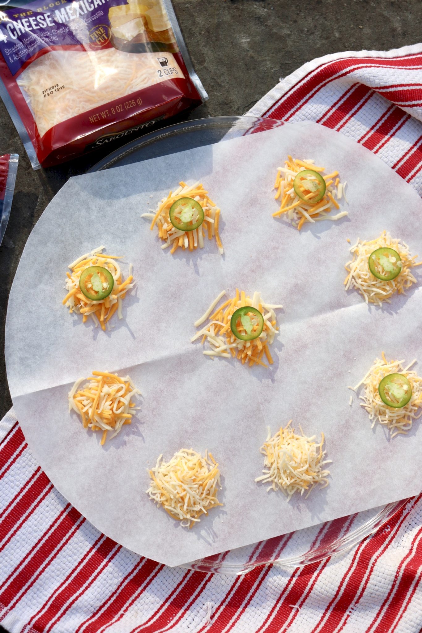 Low-carb cheese crisps require only one ingredient (jalapeño slices are optional) and cook in 2 short minutes – and believe it or not the microwave produces better results than the oven. Perfect with a glass of wine or as a flavorful option to a crouton.