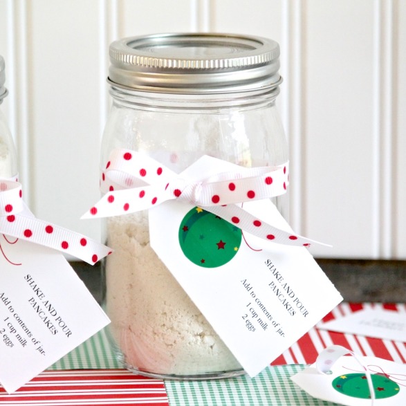The following recipe may be used as a gift but also as your go-to biscuit mix. Economical to make, it tastes fresher than store-bought, too!