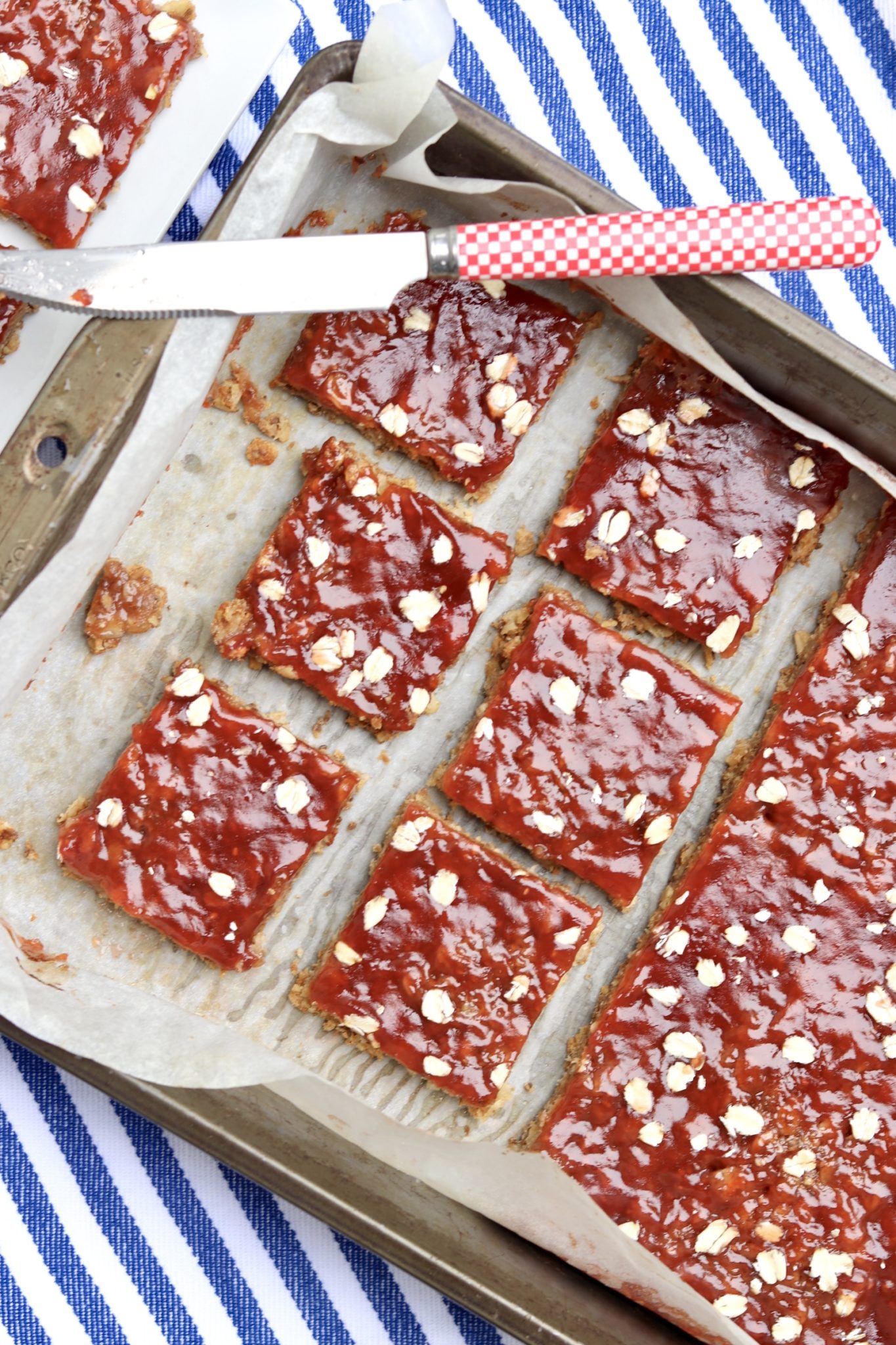 PB&J Breakfast Bars -Healthy, filling and easy to make, Rachel Ray herself thinks these tasty bars are a total win! Convenient for grab-and-go breakfasts and anytime snacking.
