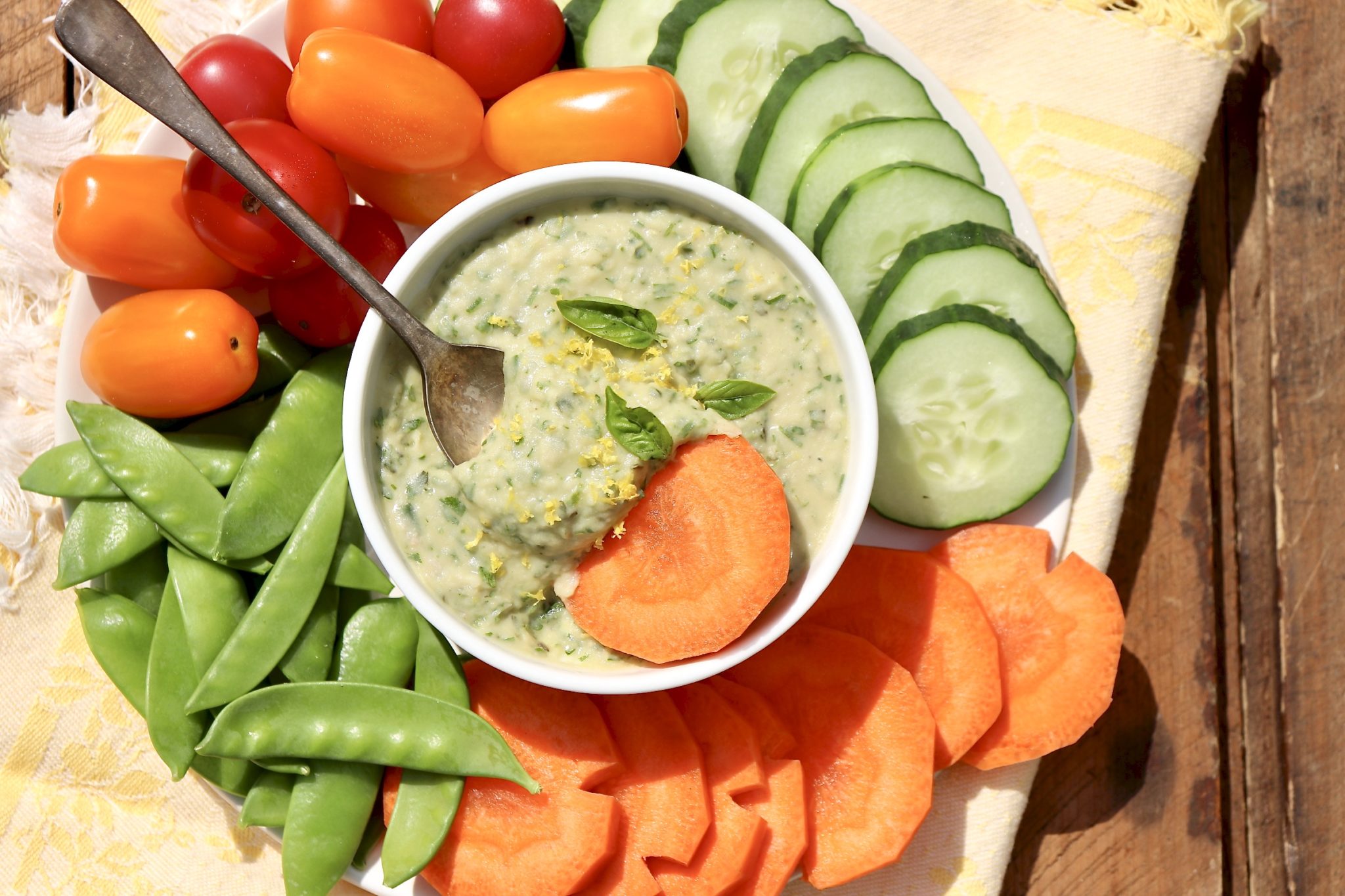 Green Goddess White Bean & Artichoke Dip-Protein-rich and loaded with fresh flavor, this easy dip makes a fabulous sandwich spread and is a great alternative to hummus