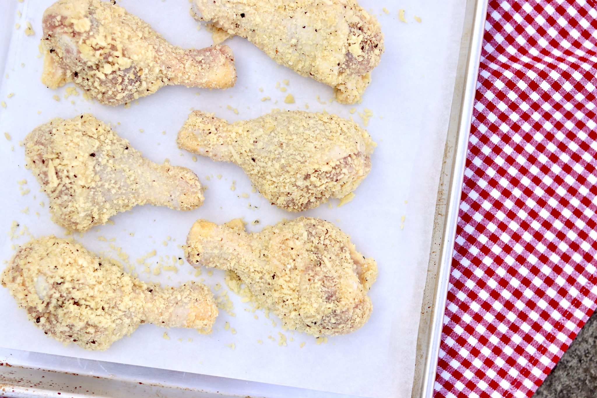 SUPER CRUNCHY OVEN FRIED DRUMSTICKS - Crispy, crunchy and no fryer needed! Perfect for picnics, tailgating, kids’ parties, family dinners, packed lunches and more. (Can be served warm, cold or room temp with convenient advance prep options.)