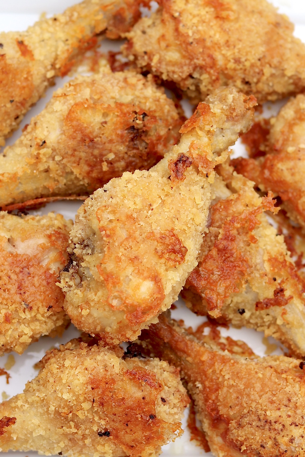 SUPER CRUNCHY OVEN FRIED DRUMSTICKS - Crispy, crunchy and no fryer needed! Perfect for picnics, tailgating, kids’ parties, family dinners, packed lunches and more. (Can be served warm, cold or room temp with convenient advance prep options.)