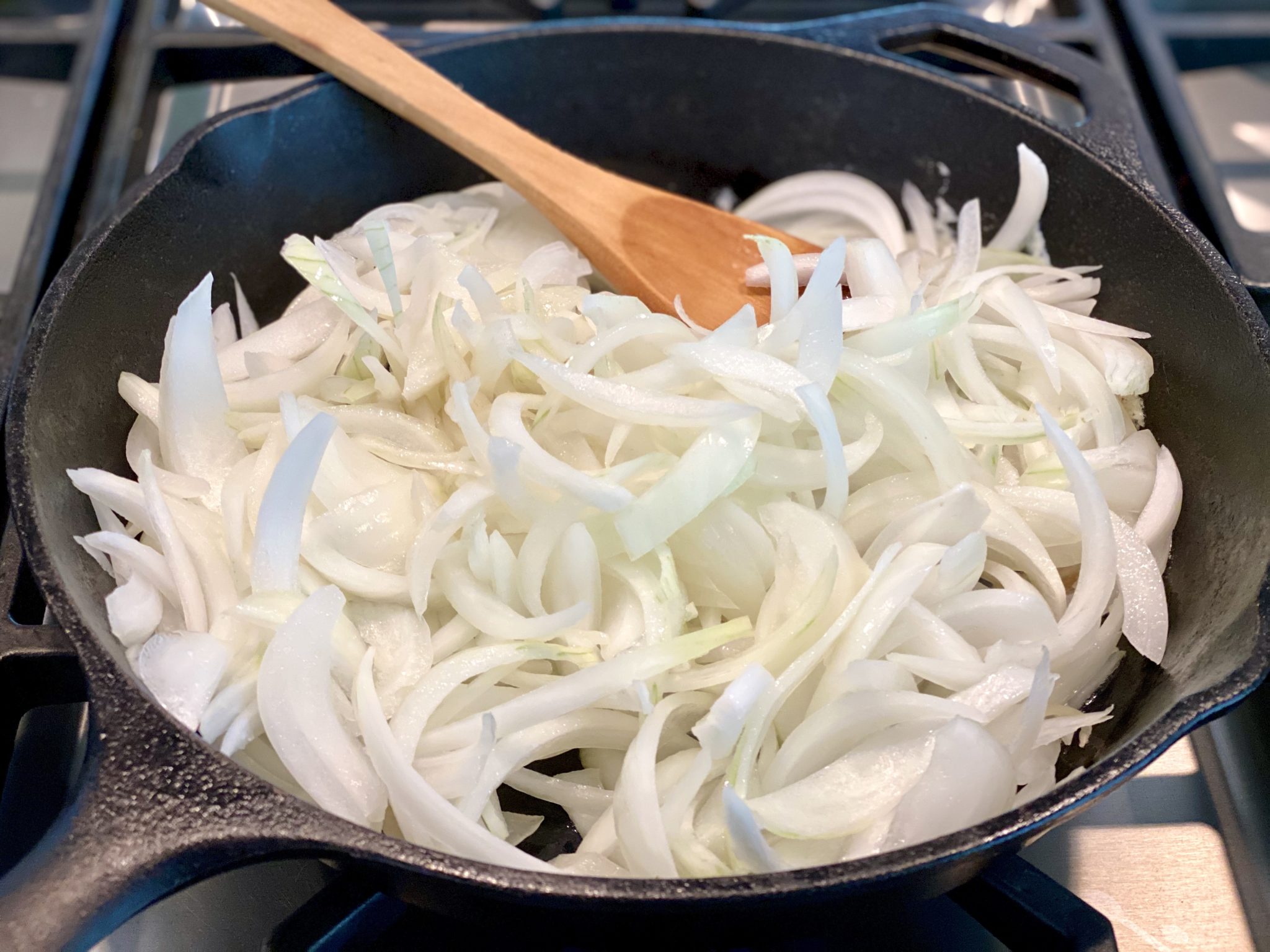 Caramelized onions with a touch of tropical sweetness, a dash of tang, and an optional hint of heat come together in a savory jam that adds a little something special to burgers, pork, salmon, grilled ham & cheese sandwiches, flatbread pizzas, and more!