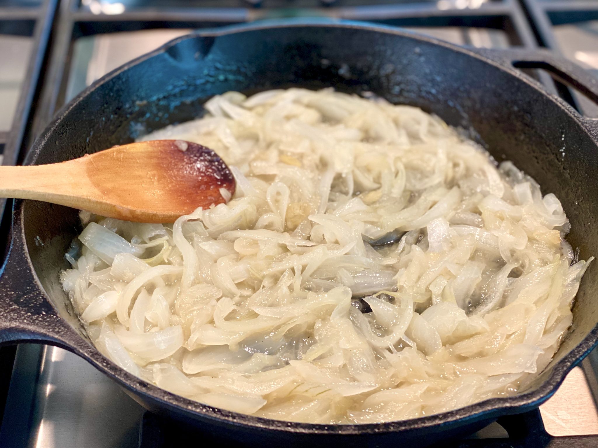 Caramelized onions with a touch of tropical sweetness, a dash of tang, and an optional hint of heat come together in a savory jam that adds a little something special to burgers, pork, salmon, grilled ham & cheese sandwiches, flatbread pizzas, and more!