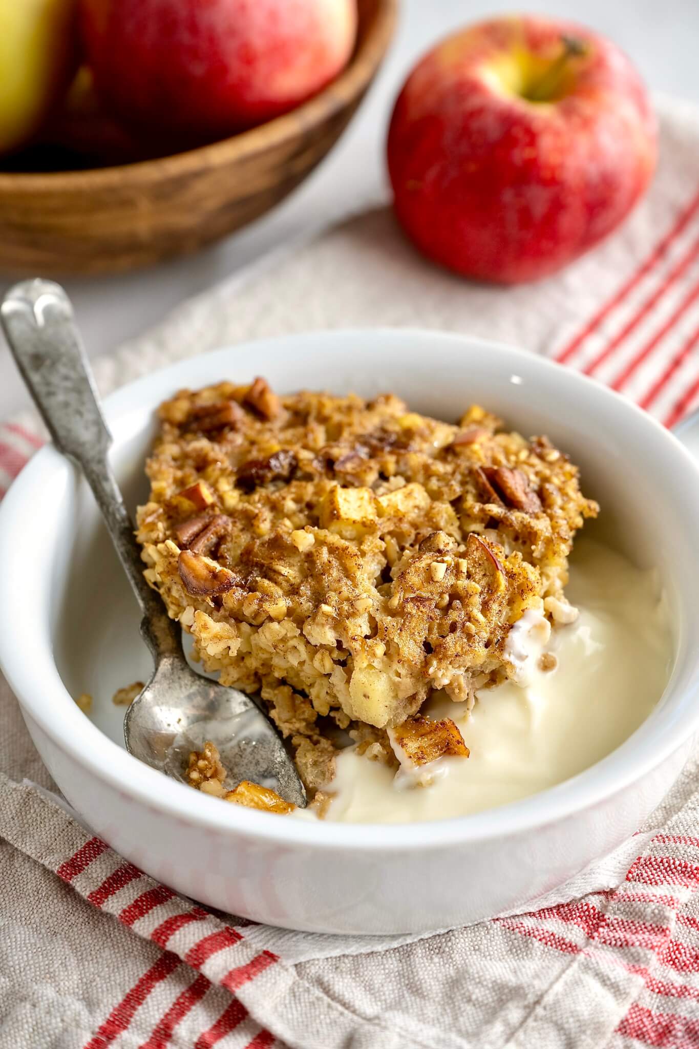 Steel cuts oats add chewy, nutty deliciousness to the classic baked oatmeal in this healthy, customizable, make-head breakfast!
