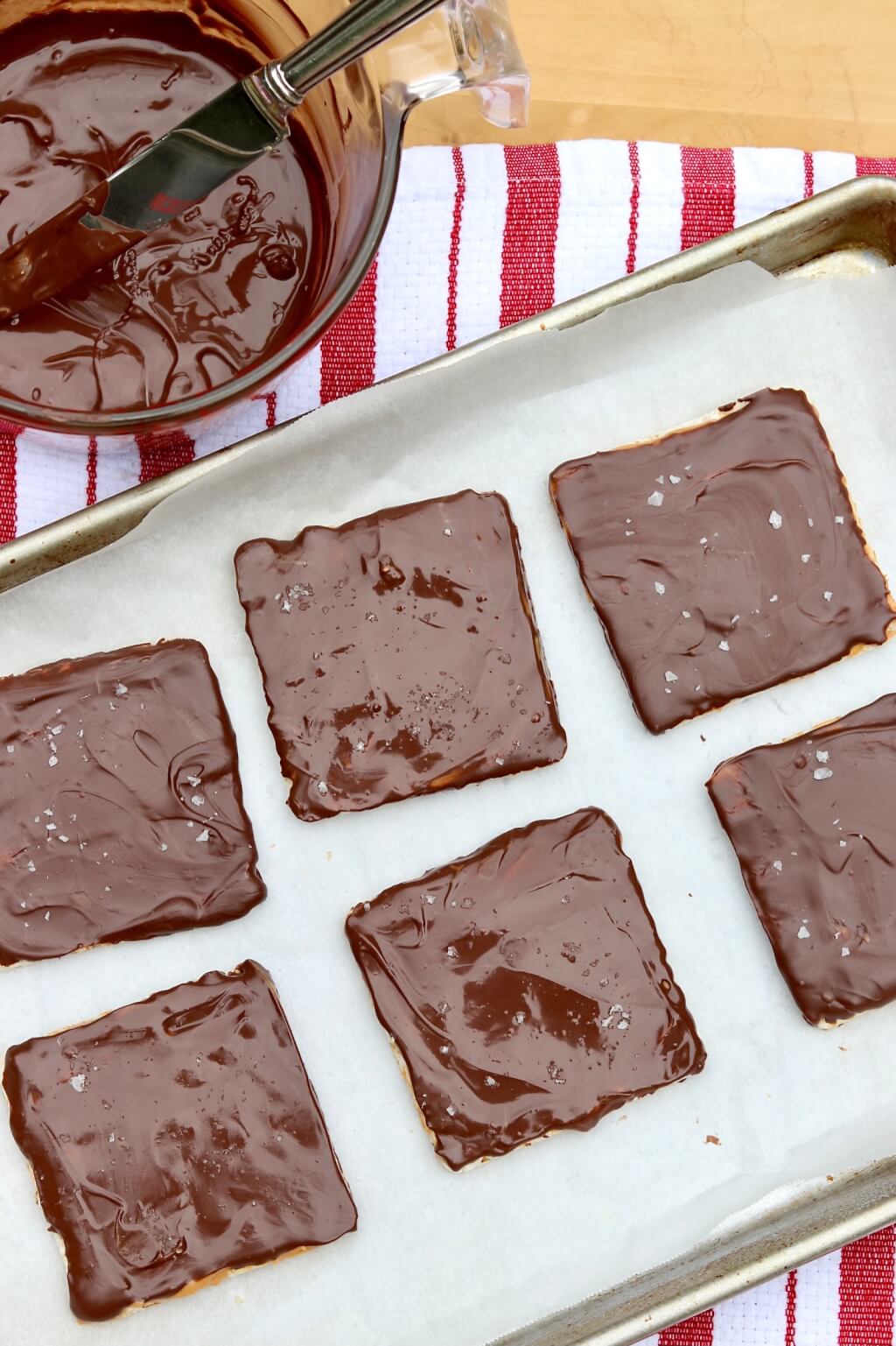 The viral recipe gets an easy upgrade for a better ratio of peanut butter and chocolate to rice cake. And with one tablespoon of peanut butter and just two teaspoons of chocolate per rice cake, it’s a mostly healthy snack too!